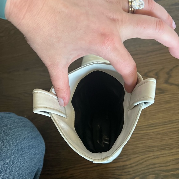 Amazing designer white cowboy boots with low heel! So chic! - Picture 4 of 6